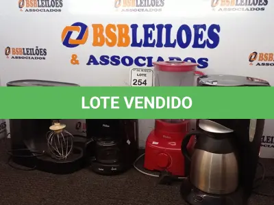 LOTE 254 - 01 BATEDEIRA OSTER, 01 LIQUIDIFICADOR PHILCO, 01 CAFETEIRA TEFAL E 01 CAFETEIRA PHILCO.  (NO ESTADO) ATENÇÃO! FAZER A VISITAÇÃO ANTES DE ARREMATAR, NÃO SABEMOS SE FUNCIONA. LEILÃO NÃO TEM GARANTIA E NEM DEVOLUÇÃO, SUJEITO A POSSÍVEIS AVARIAS VISÍVEIS/OCULTAS E/OU AUSÊNCIA DE COMPONENTES.