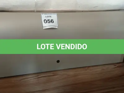 LOTE 056 - 01 ARMÁRIO SUSPENSO. (NO ESTADO EM QUE SE ENCONTRA. SUJEITO A AVARIAS OCULTAS/VISÍVEIS.)