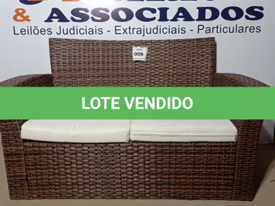 LOTE 009 - 01 GARDEN SOFA (SOFÁ DE JARDIM). (NO ESTADO EM QUE SE ENCONTRA. SUJEITO A AVARIAS OCULTAS/VISÍVEIS.) BH1483H