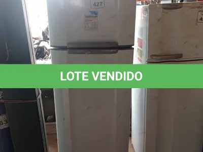 LOTE 427 - 01 GELADEIRA ESMALTEC. (NO ESTADO) ATENÇÃO! FAZER A VISITAÇÃO ANTES DE ARREMATAR, NÃO SABEMOS SE FUNCIONA. LEILÃO NÃO TEM GARANTIA E NEM DEVOLUÇÃO, SUJEITO A POSSÍVEIS AVARIAS VISÍVEIS/OCULTAS E/OU AUSÊNCIA DE COMPONENTES.