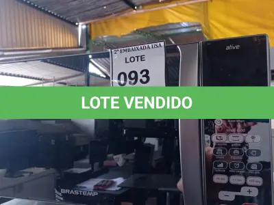 LOTE 093 - 01 MICRO-ONDAS BRASTEMP 220V (MICROWAVE). (NO ESTADO EM QUE SE ENCONTRA. SU JEITO A AVARIAS OCULTAS/VISÍVEIS.) AV9584T