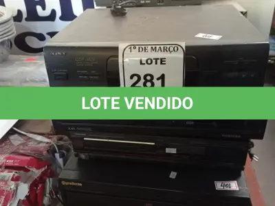 LOTE 281 - 01 LOTE COM APARELHOS DE VHS E DVD MODELOS DIVERSOS. (NO ESTADO) ATENÇÃO! FAZER A VISITAÇÃO ANTES DE ARREMATAR, NÃO SABEMOS SE FUNCIONA. LEILÃO NÃO TEM GARANTIA E NEM DEVOLUÇÃO, SUJEITO A POSSÍVEIS AVARIAS VISÍVEIS/OCULTAS E/OU AUSÊNCIA DE COMPONENTES.