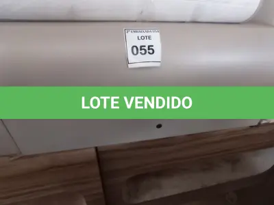 LOTE 055 - 01 ARMÁRIO SUSPENSO. (NO ESTADO EM QUE SE ENCONTRA. SUJEITO A AVARIAS OCULTAS/VISÍVEIS.)