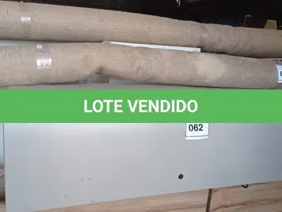 LOTE 062 - 01 ARMÁRIO SUSPENSO. (NO ESTADO EM QUE SE ENCONTRA. SUJEITO A AVARIAS OCULTAS/VISÍVEIS.)