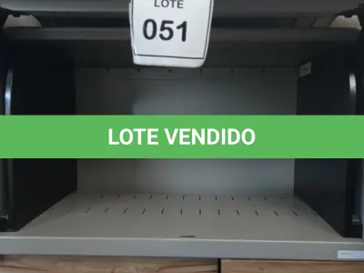 LOTE 051 - 01 ARMÁRIO SUSPENSO PEQUENO. (NO ESTADO EM QUE SE ENCONTRA. SUJEITO A AVARIAS OCULTAS/VISÍVEIS.)