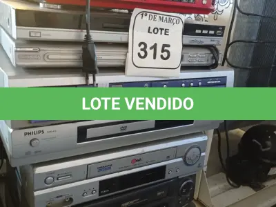 LOTE 315 - 01 LOTE COM APARELHOS DE DVD E VHS DIVERSOS MODELOS. (NO ESTADO) ATENÇÃO! FAZER A VISITAÇÃO ANTES DE ARREMATAR, NÃO SABEMOS SE FUNCIONA. LEILÃO NÃO TEM GARANTIA E NEM DEVOLUÇÃO, SUJEITO A POSSÍVEIS AVARIAS VISÍVEIS/OCULTAS E/OU AUSÊNCIA DE COMPONENTES.