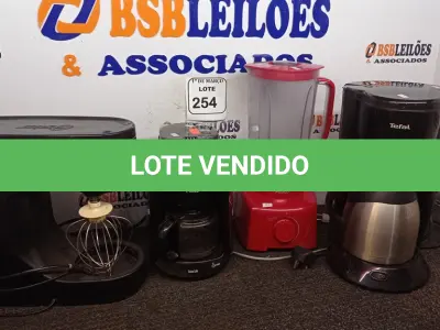 LOTE 254 - 01 BATEDEIRA OSTER, 01 LIQUIDIFICADOR PHILCO, 01 CAFETEIRA TEFAL E 01 CAFETEIRA PHILCO.  (NO ESTADO) ATENÇÃO! FAZER A VISITAÇÃO ANTES DE ARREMATAR, NÃO SABEMOS SE FUNCIONA. LEILÃO NÃO TEM GARANTIA E NEM DEVOLUÇÃO, SUJEITO A POSSÍVEIS AVARIAS VISÍVEIS/OCULTAS E/OU AUSÊNCIA DE COMPONENTES.