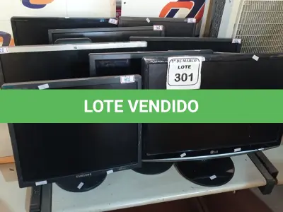LOTE 301 - 09 MONITORES MODELOS DIVERSOS. (NO ESTADO) ATENÇÃO! FAZER A VISITAÇÃO ANTES DE ARREMATAR, NÃO SABEMOS SE FUNCIONA. LEILÃO NÃO TEM GARANTIA E NEM DEVOLUÇÃO, SUJEITO A POSSÍVEIS AVARIAS VISÍVEIS/OCULTAS E/OU AUSÊNCIA DE COMPONENTES.