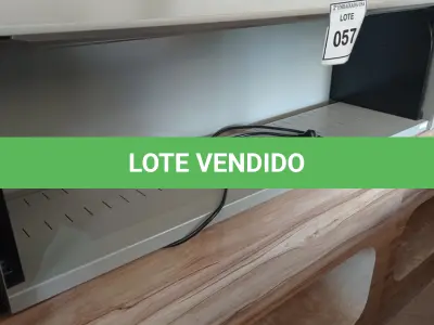 LOTE 057 - 01 ARMÁRIO SUSPENSO. (NO ESTADO EM QUE SE ENCONTRA. SUJEITO A AVARIAS OCULTAS/VISÍVEIS.)