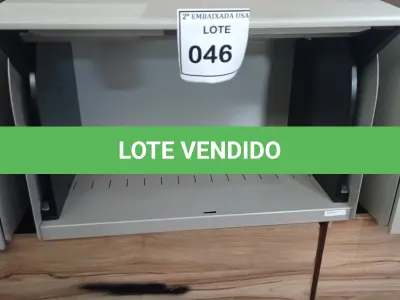 LOTE 046 - 01 ARMÁRIO SUSPENSO. (NO ESTADO EM QUE SE ENCONTRA. SUJEITO A AVARIAS OCULTAS/VISÍVEIS.)