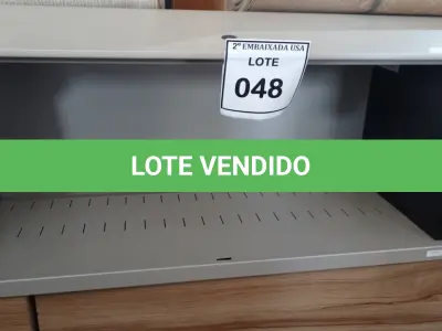 LOTE 048 - 01 ARMÁRIO SUSPENSO. (NO ESTADO EM QUE SE ENCONTRA. SUJEITO A AVARIAS OCULTAS/VISÍVEIS.)