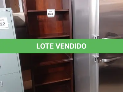 LOTE 023 - 01 BOOKCASE. (NO ESTADO EM QUE SE ENCONTRA. SUJEITO A AVARIAS OCULTAS/VISÍVEIS.) AV9651V