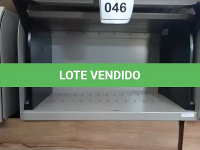 LOTE 046 - 01 ARMÁRIO SUSPENSO. (NO ESTADO EM QUE SE ENCONTRA. SUJEITO A AVARIAS OCULTAS/VISÍVEIS.)