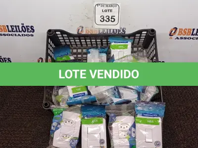 LOTE 335 - 01 LOTE COM INTERRUPTORES SIMPLES E TOMADAS. (NO ESTADO) ATENÇÃO! FAZER A VISITAÇÃO ANTES DE ARREMATAR, NÃO SABEMOS SE FUNCIONA. LEILÃO NÃO TEM GARANTIA E NEM DEVOLUÇÃO, SUJEITO A POSSÍVEIS AVARIAS VISÍVEIS/OCULTAS E/OU AUSÊNCIA DE COMPONENTES.