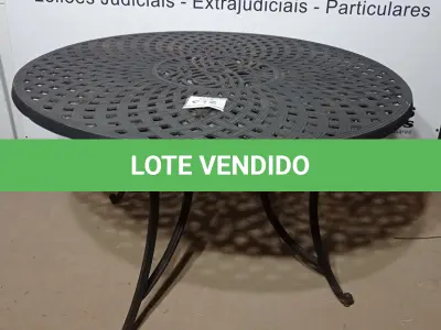 LOTE 012 - 01 GARDEN TABLE. (MESA DE JARDIM) (NO ESTADO EM QUE SE ENCONTRA. SUJEITO A AVARIAS OCULTAS/VISÍVEIS.) BH1670G