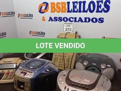 LOTE 270 - 04 RÁDIOS PLAYER E 2 CALCULADORAS MODELOS DIVERSOS. (NO ESTADO) ATENÇÃO! FAZER A VISITAÇÃO ANTES DE ARREMATAR, NÃO SABEMOS SE FUNCIONA. LEILÃO NÃO TEM GARANTIA E NEM DEVOLUÇÃO, SUJEITO A POSSÍVEIS AVARIAS VISÍVEIS/OCULTAS E/OU AUSÊNCIA DE COMPONENTES.