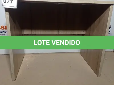 LOTE 077 - 01 MESA PARA COMPUTADOR. (NO ESTADO EM QUE SE ENCONTRA. SUJEITO A AVARIAS OCULTAS/VISÍVEIS.)