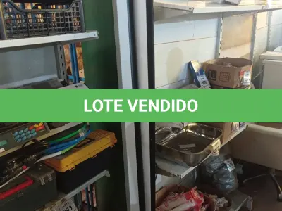 LOTE 294 - 01 TELA DE PROJEÇÃO KREISCHE ELÉTRICA 220 VOLTS. (NO ESTADO) ATENÇÃO! FAZER A VISITAÇÃO ANTES DE ARREMATAR, NÃO SABEMOS SE FUNCIONA. LEILÃO NÃO TEM GARANTIA E NEM DEVOLUÇÃO, SUJEITO A POSSÍVEIS AVARIAS VISÍVEIS/OCULTAS E/OU AUSÊNCIA DE COMPONENTES.