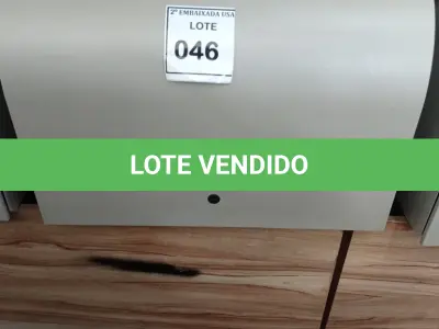 LOTE 046 - 01 ARMÁRIO SUSPENSO. (NO ESTADO EM QUE SE ENCONTRA. SUJEITO A AVARIAS OCULTAS/VISÍVEIS.)