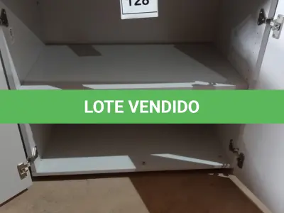 LOTE 128 - 01 ARMÁRIO BAIXO EM MADEIRA 02 PORTAS. (NO ESTADO EM QUE SE ENCONTRA. SUJEITO A AVARIAS OCULTAS/VISÍVEIS.)