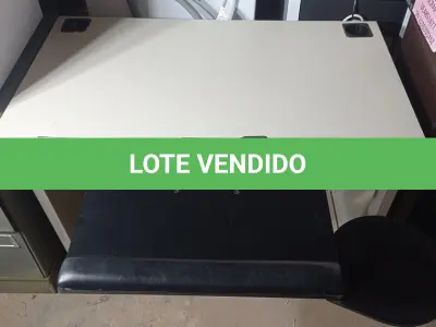 LOTE 086 - 01 MESA EM MADEIRA COR BRANCA 000 S/N 344. (NO ESTADO EM QUE SE ENCONTRA. SUJEITO A AVARIAS OCULTAS/VISÍVEIS.)