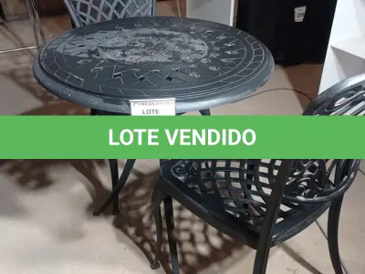 LOTE 087 - 02 GARDEN CHAIR. (CADEIRAS DE JARDIM) E 01 GARDEN IRON TABLE (MESA DE FERRO DE JARDIM) (NO ESTADO EM QUE SE ENCONTRA. SUJEITO A AVARIAS OCULTAS/VISÍVEIS.) AV9410R/ AV9419E/ AV9419G