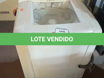 LOTE 307 - 01 MÁQUINA DE LAVAR ROUPAS ELECTROLUX 10KG 220VOLTS. (NO ESTADO) ATENÇÃO! FAZER A VISITAÇÃO ANTES DE ARREMATAR, NÃO SABEMOS SE FUNCIONA. LEILÃO NÃO TEM GARANTIA E NEM DEVOLUÇÃO, SUJEITO A POSSÍVEIS AVARIAS VISÍVEIS/OCULTAS E/OU AUSÊNCIA DE COMPONENTES.