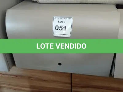 LOTE 051 - 01 ARMÁRIO SUSPENSO PEQUENO. (NO ESTADO EM QUE SE ENCONTRA. SUJEITO A AVARIAS OCULTAS/VISÍVEIS.)