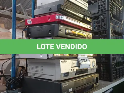 LOTE 284 - 01 LOTE COM APARELHOS DE VHS E DVD’S DIVERSOS MODELOS. (NO ESTADO) ATENÇÃO! FAZER A VISITAÇÃO ANTES DE ARREMATAR, NÃO SABEMOS SE FUNCIONA. LEILÃO NÃO TEM GARANTIA E NEM DEVOLUÇÃO, SUJEITO A POSSÍVEIS AVARIAS VISÍVEIS/OCULTAS E/OU AUSÊNCIA DE COMPONENTES.