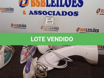 LOTE 421 - 01 LOTE COM 02 CHUVEIROS ELÉTRICOS E 03 FERROS DE PASSAR ROUPAS. (NO ESTADO) ATENÇÃO! FAZER A VISITAÇÃO ANTES DE ARREMATAR, NÃO SABEMOS SE FUNCIONA. LEILÃO NÃO TEM GARANTIA E NEM DEVOLUÇÃO, SUJEITO A POSSÍVEIS AVARIAS VISÍVEIS/OCULTAS E/OU AUSÊNCIA DE COMPONENTES.