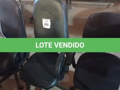 LOTE 350 - 03 CADEIRAS DE ESCRITÓRIO COM. (NO ESTADO) ATENÇÃO! FAZER A VISITAÇÃO ANTES DE ARREMATAR, NÃO SABEMOS SE FUNCIONA. LEILÃO NÃO TEM GARANTIA E NEM DEVOLUÇÃO, SUJEITO A POSSÍVEIS AVARIAS VISÍVEIS/OCULTAS E/OU AUSÊNCIA DE COMPONENTES.