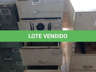 LOTE 038 - 01 COFRE. (NO ESTADO EM QUE SE ENCONTRA. SUJEITO A AVARIAS OCULTAS/VISÍVEIS.) BH1442R
