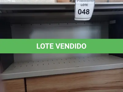 LOTE 048 - 01 ARMÁRIO SUSPENSO. (NO ESTADO EM QUE SE ENCONTRA. SUJEITO A AVARIAS OCULTAS/VISÍVEIS.)