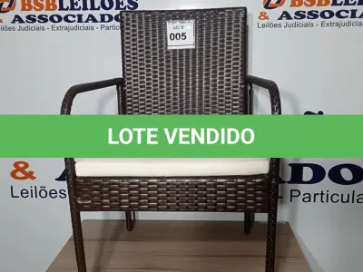 LOTE 005 - 01 GARDEN CHAIR. (CADEIRA DE JARDIM) (NO ESTADO EM QUE SE ENCONTRA. SUJEITO A AVARIAS OCULTAS/VISÍVEIS.) BH1600H
