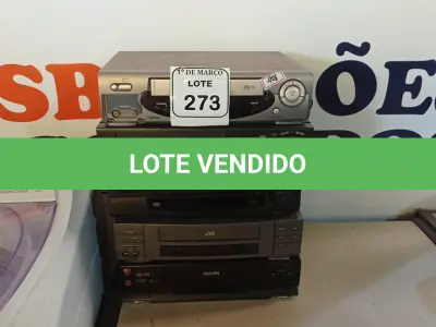 LOTE 273 - 05 APARELHOS DE VHS MODELOS DIVERSOS. (NO ESTADO) ATENÇÃO! FAZER A VISITAÇÃO ANTES DE ARREMATAR, NÃO SABEMOS SE FUNCIONA. LEILÃO NÃO TEM GARANTIA E NEM DEVOLUÇÃO, SUJEITO A POSSÍVEIS AVARIAS VISÍVEIS/OCULTAS E/OU AUSÊNCIA DE COMPONENTES.