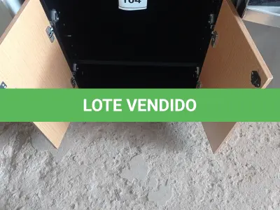 LOTE 104 - 01 ARMÁRIO BAIXO EM MADEIRA 02 PORTAS. (NO ESTADO EM QUE SE ENCONTRA. SUJEITO A AVARIAS OCULTAS/VISÍVEIS.)