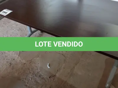 LOTE 066 - 01 MESA COM RODINHAS. (NO ESTADO EM QUE SE ENCONTRA. SUJEITO A AVARIAS OCULTAS/VISÍVEIS.)