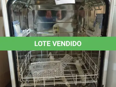 LOTE 379 - 01 LAVA LOUÇAS BRASTEMP 220 VOLTS. (NO ESTADO) ATENÇÃO! FAZER A VISITAÇÃO ANTES DE ARREMATAR, NÃO SABEMOS SE FUNCIONA. LEILÃO NÃO TEM GARANTIA E NEM DEVOLUÇÃO, SUJEITO A POSSÍVEIS AVARIAS VISÍVEIS/OCULTAS E/OU AUSÊNCIA DE COMPONENTES.