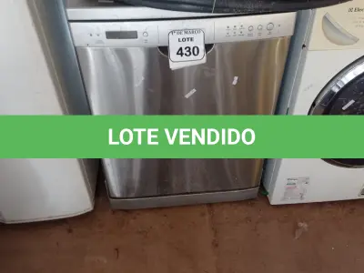 LOTE 430 - 01 LAVA LOUÇAS. SEM MARCA APARENTE. (NO ESTADO) ATENÇÃO! FAZER A VISITAÇÃO ANTES DE ARREMATAR, NÃO SABEMOS SE FUNCIONA. LEILÃO NÃO TEM GARANTIA E NEM DEVOLUÇÃO, SUJEITO A POSSÍVEIS AVARIAS VISÍVEIS/OCULTAS E/OU AUSÊNCIA DE COMPONENTES.