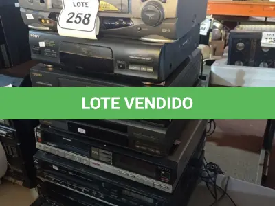 LOTE 258 - 06 APARELHOS DE VÍDEO CASSETE VHS E 01 APARELHO DE DVD MODELOS DIVERSOS. (NO ESTADO) ATENÇÃO! FAZER A VISITAÇÃO ANTES DE ARREMATAR, NÃO SABEMOS SE FUNCIONA. LEILÃO NÃO TEM GARANTIA E NEM DEVOLUÇÃO, SUJEITO A POSSÍVEIS AVARIAS VISÍVEIS/OCULTAS E/OU AUSÊNCIA DE COMPONENTES.
