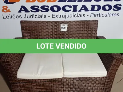 LOTE 009 - 01 GARDEN SOFA (SOFÁ DE JARDIM). (NO ESTADO EM QUE SE ENCONTRA. SUJEITO A AVARIAS OCULTAS/VISÍVEIS.) BH1483H