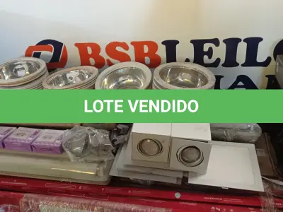 LOTE 280 - 01 LOTE COM LUMINÁRIAS DIVERSAS. (NO ESTADO) ATENÇÃO! FAZER A VISITAÇÃO ANTES DE ARREMATAR, NÃO SABEMOS SE FUNCIONA. LEILÃO NÃO TEM GARANTIA E NEM DEVOLUÇÃO, SUJEITO A POSSÍVEIS AVARIAS VISÍVEIS/OCULTAS E/OU AUSÊNCIA DE COMPONENTES.