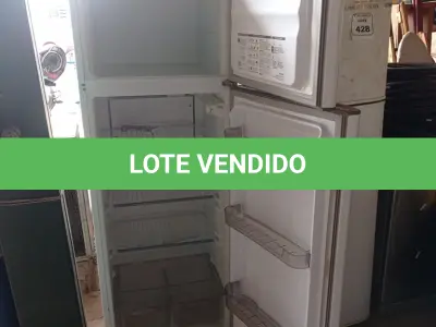 LOTE 427 - 01 GELADEIRA ESMALTEC. (NO ESTADO) ATENÇÃO! FAZER A VISITAÇÃO ANTES DE ARREMATAR, NÃO SABEMOS SE FUNCIONA. LEILÃO NÃO TEM GARANTIA E NEM DEVOLUÇÃO, SUJEITO A POSSÍVEIS AVARIAS VISÍVEIS/OCULTAS E/OU AUSÊNCIA DE COMPONENTES.