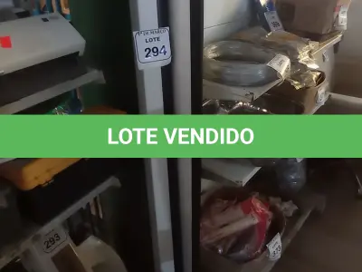 LOTE 294 - 01 TELA DE PROJEÇÃO KREISCHE ELÉTRICA 220 VOLTS. (NO ESTADO) ATENÇÃO! FAZER A VISITAÇÃO ANTES DE ARREMATAR, NÃO SABEMOS SE FUNCIONA. LEILÃO NÃO TEM GARANTIA E NEM DEVOLUÇÃO, SUJEITO A POSSÍVEIS AVARIAS VISÍVEIS/OCULTAS E/OU AUSÊNCIA DE COMPONENTES.