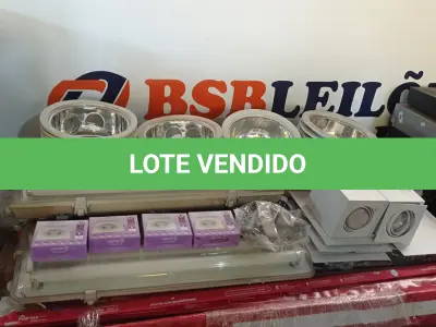 LOTE 280 - 01 LOTE COM LUMINÁRIAS DIVERSAS. (NO ESTADO) ATENÇÃO! FAZER A VISITAÇÃO ANTES DE ARREMATAR, NÃO SABEMOS SE FUNCIONA. LEILÃO NÃO TEM GARANTIA E NEM DEVOLUÇÃO, SUJEITO A POSSÍVEIS AVARIAS VISÍVEIS/OCULTAS E/OU AUSÊNCIA DE COMPONENTES.