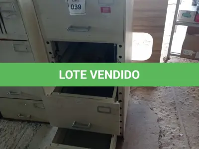 LOTE 039 - 01 COFRE. (NO ESTADO EM QUE SE ENCONTRA. SUJEITO A AVARIAS OCULTAS/VISÍVEIS.) 2773C5