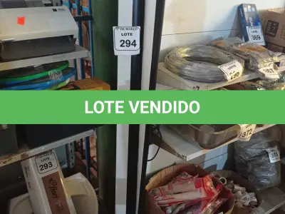 LOTE 294 - 01 TELA DE PROJEÇÃO KREISCHE ELÉTRICA 220 VOLTS. (NO ESTADO) ATENÇÃO! FAZER A VISITAÇÃO ANTES DE ARREMATAR, NÃO SABEMOS SE FUNCIONA. LEILÃO NÃO TEM GARANTIA E NEM DEVOLUÇÃO, SUJEITO A POSSÍVEIS AVARIAS VISÍVEIS/OCULTAS E/OU AUSÊNCIA DE COMPONENTES.