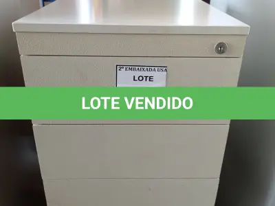 LOTE 107 - 01 GAVETEIRO EM MADEIRA 03 GAVETAS. (NO ESTADO EM QUE SE ENCONTRA. SUJEITO A AVARIAS OCULTAS/VISÍVEIS.)