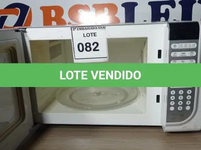 LOTE 082 - 01 MICRO-ONDAS ELECTROLUX 220V (MICROWAVE). (NO ESTADO EM QUE SE ENCONTRA. SUJEITO A AVARIAS OCULTAS/VISÍVEIS.) BH1518M