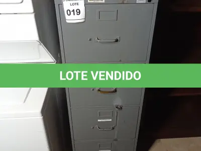 LOTE 019 - 01 ARQUIVO DE AÇO 04 GAVETAS 00928. (NO ESTADO EM QUE SE ENCONTRA. SUJEITO A AVARIAS OCULTAS/VISÍVEIS.)